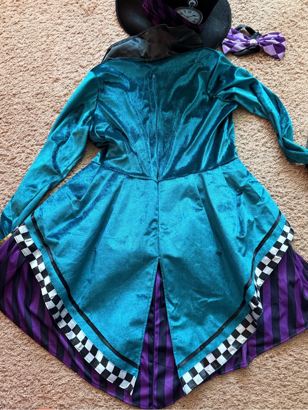 Plus Size Mad Hatter Women’s Halloween Costume - Picture 6 of 11